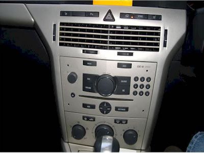 Comment installer Android 4.4.4 Quad-core 2006-2011 Opel Corsa Autoradio avec Caméra de recul Bluetooth Chargeur CD ? 