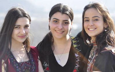 trio mandili, l'histoire de trois géorgiennes qui distillent des polyphonies teintées de fraicheur et de joie