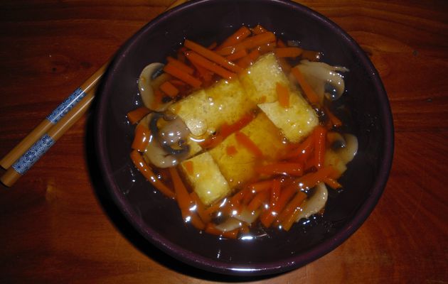 Tofu frit, sauce aux légumes, à la japonaise