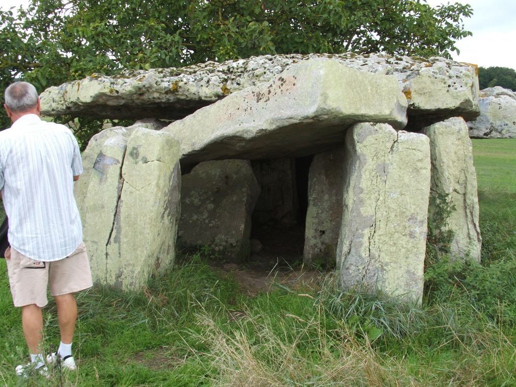 Amphithéâtre galloromain et dolmens