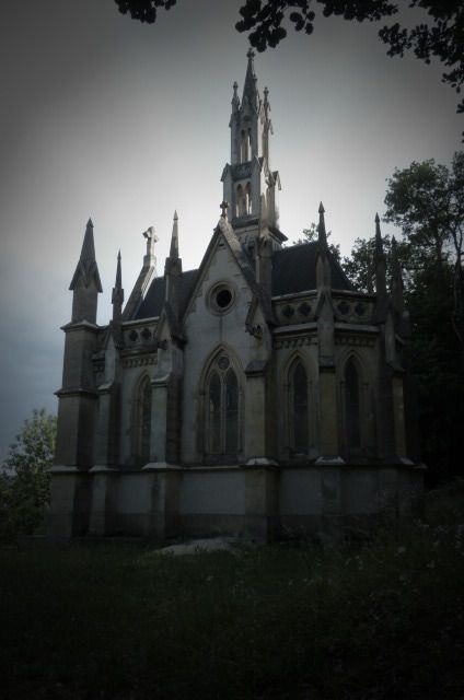Une chapelle au bout du chemin... mystique...