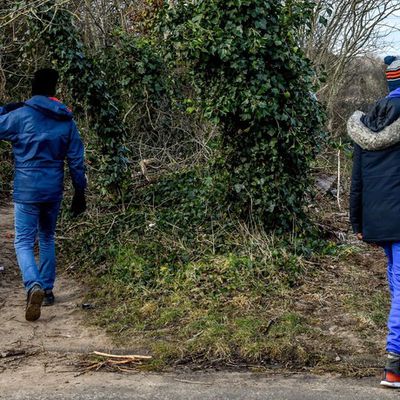 Evêque, policiers et faux-papiers...