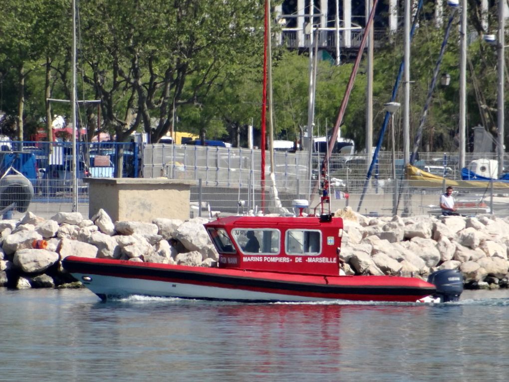 ROI  NANN , vedette  d'intervention  des marins pompiers à Port de Bouc