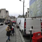 La mise en chantier chez les uns ne doit pas être une mise en danger des autres... (Blois - rue du Bourg Neuf). - Violence Routière 41 - Bougez autrement à Blois - Bougez autrement dans le val de Loire -