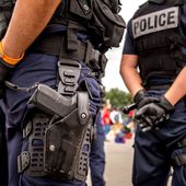 Paris : cinq étrangers soupçonnés de vouloir acheter des armes lourdes interpellés