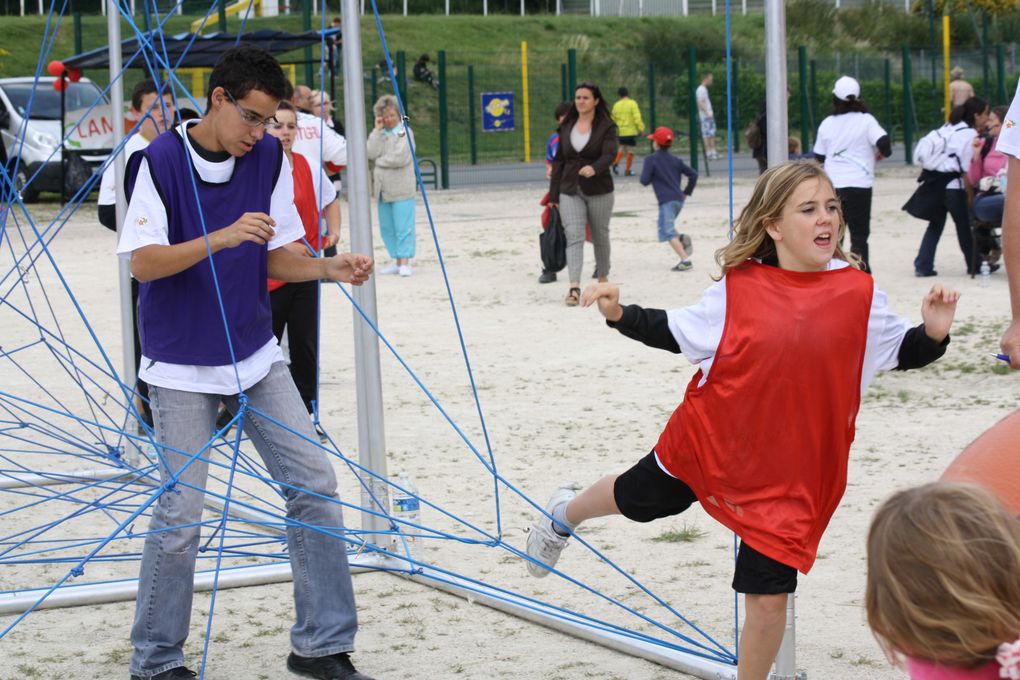 1ère édition des jeux inter-hameaux de Mouroux. C'était formidable, une ambiance du tonnerre.... On re-fera c'est promis !