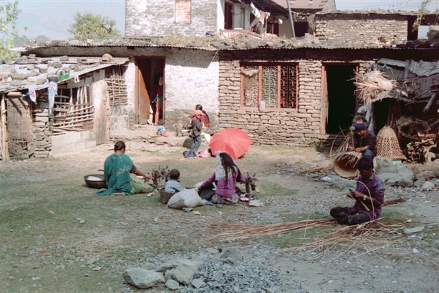 http://www.nomade-aventure.com/theme/voyage/randonnee-trek dans la Kali Gandaki de Jomsom au pied du Thorung La pass et de Muktinath à Béni en passant par Kagbeni, Marpha, Tukuche, les contreforts des Annapurnas et du Dhaulagiri et les sources chau