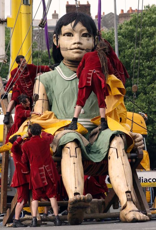 Les géants de Royal de Luxe dans les rues de Nantes 2009