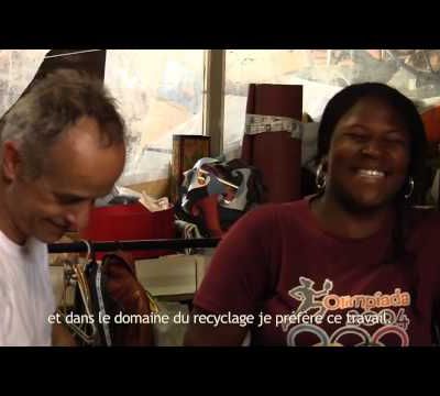 Fabrication d'objets en matériaux de récupération (Brésil)