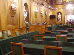 Salle de séance, bibliothèque et statue de Molière