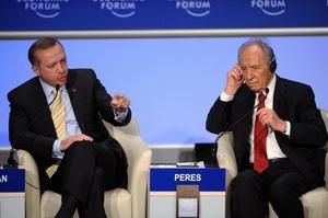 Le président israélien Shimon Peres pris à parti par le premier ministre turc à Davos