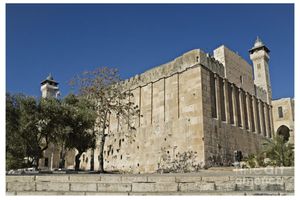 L'Organisation des Nations unies pour l'éducation, la science et la culture (Unesco) a voté ce 7 juillet 2017 pour déclarer la vieille ville d'Hébron, y compris la partie où sont installés les colons juifs, « zone d'une valeur universelle exceptionnelle ». Le vote fait suite à une résolution présentée par les Palestiniens. 