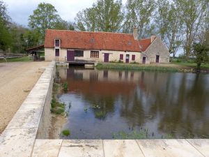 Le château initial est du XIIe. Il a été restauré au XIXe siècle. 