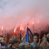 Guerre en Ukraine: à Kiev, une foule aux obsèques d'une figure du Maïdan tué au combat