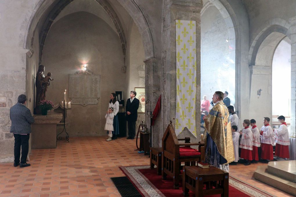 Première communion de Anne-Flore en ce dimanche de la Solennité de Jésus-Christ, Roi de l'Univers.