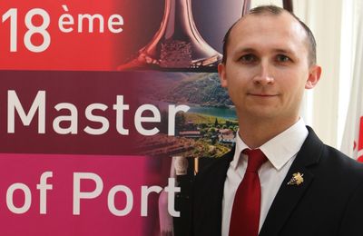 Sommelier-caviste en Alsace, Maxime Paon voit la vie en rouge