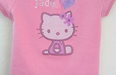 T-Shirt Hello Kitty personnalisé avec son prénom en strass - Super cadeau !