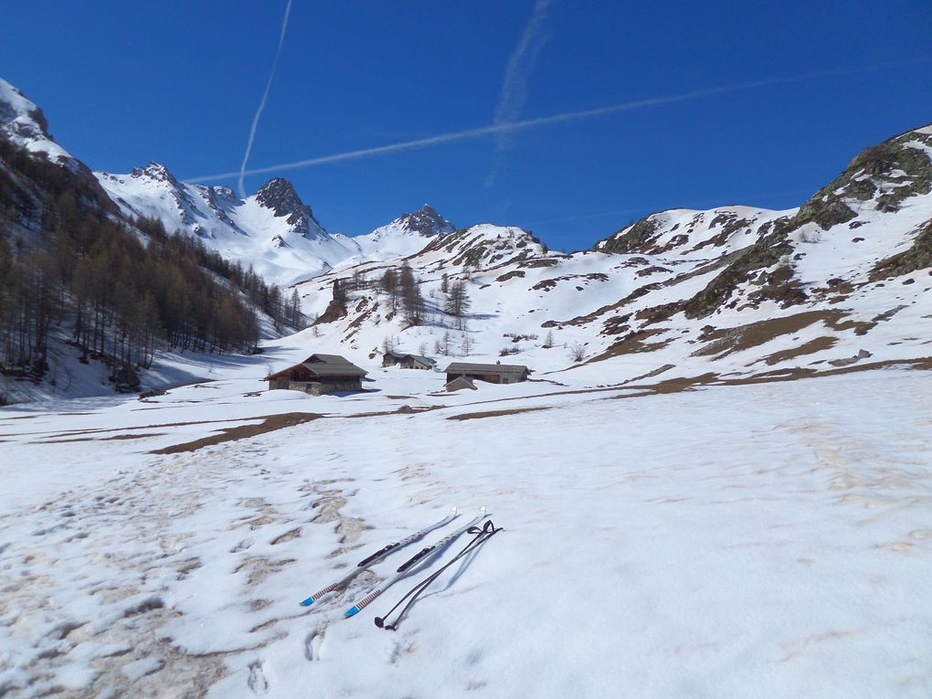 départ du parking (1966m) au dessus de Brunissard , montée à pied jusqu'au Pré Premier , puis montée à ski de fond (avec 1/2 peaux) jusqu'au Collet Haut (2207m) , puis jusqu'aux Chalets de Clapeyto (2250m) !