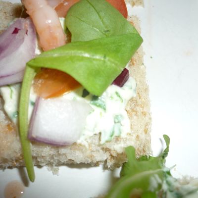 Petits canapés à la crème de roquette