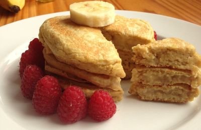 Pancakes de flocons d'avoine fourrés à la banane