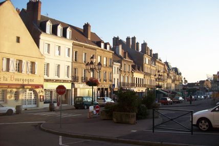 Quartier centre ville : la rue du Champ de Mars.