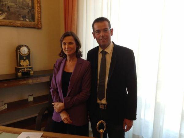 Isabelle Debré et Sébastien David, dans son bureau au Sénat.