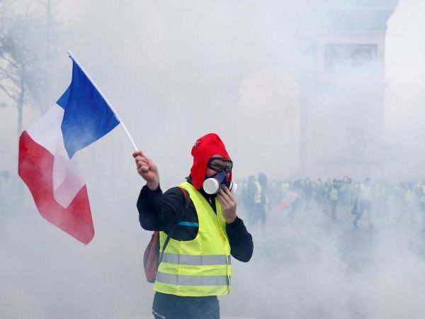 LES CHRONIQUES DU FRONT # 2 A PISSER CONTRE LE VENT ON FINIT PAR MOUILLER SA CHEMISE