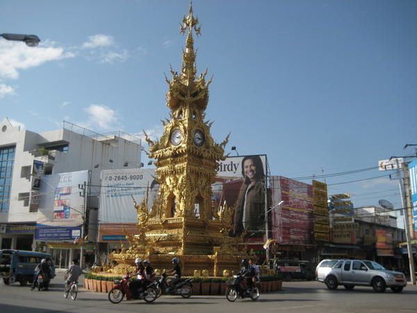 De Phuket a Bangkok : 894 km
de Bangkok a Chiang Rai : 795 km !!