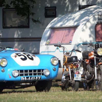 LE MANS CLASSIC 2018  ambiance  caravane vintage et 2 roues