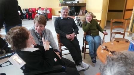 Visite guidée de l'Orée avec les familles pour montrer les nouveaux locaux et l'avancée des travaux..