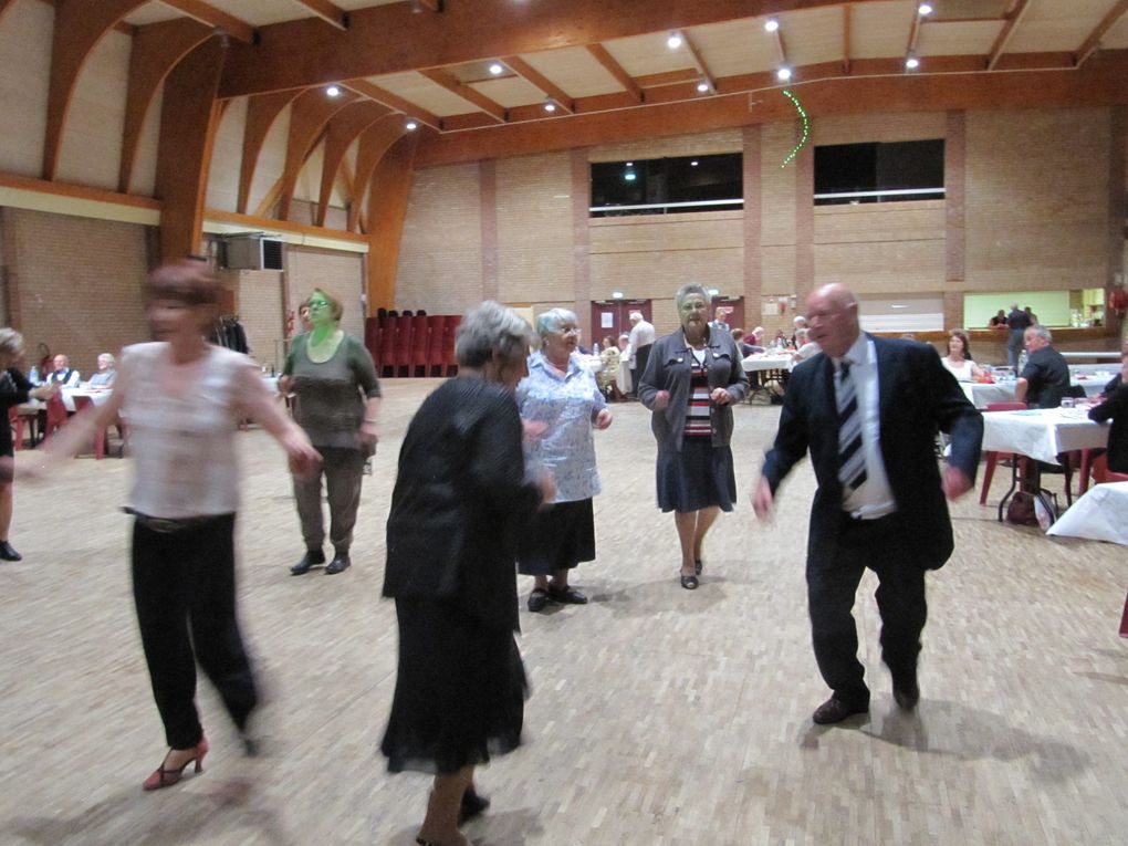 Orchestre Pascal LEJOSNE, quelques danseurs