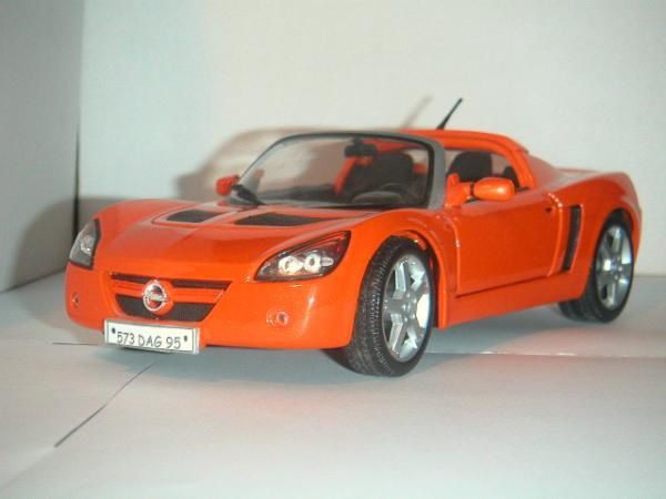 Les voitures allemandes au 1:18 : Audi, BMW, Maybach, Mercedes, Smart, Volkswagen.