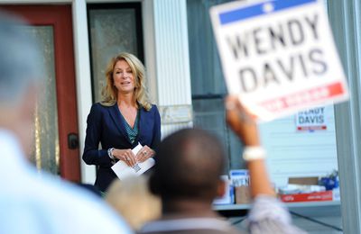 WSJ: #Democrat #WendyDavis Struggles to Gain...