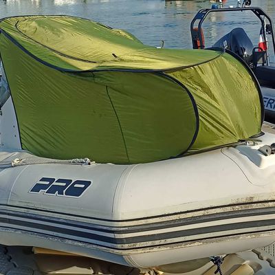 Détournement ingénieux: Pour moins de 50 € ! transformer une tente pour abri “douche / toilette” en une tente de couchage pour bateau semi-rigide