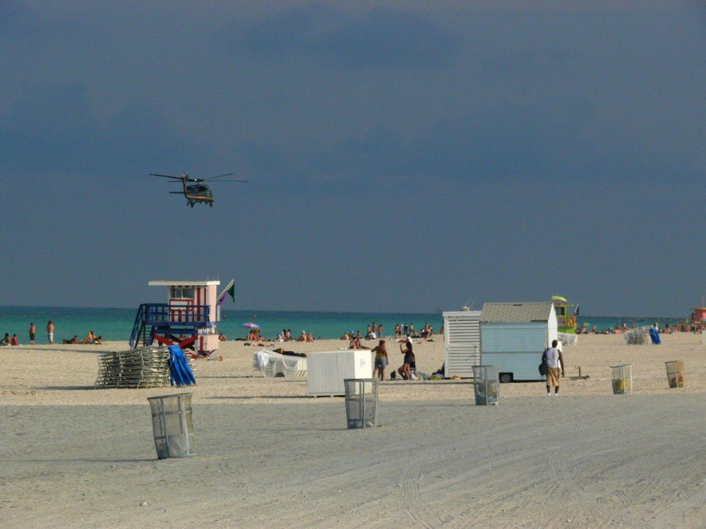 Session photo après le boulot...
Quelqu'un fait un malaise sur la plage en 5 min 2 voitures de police, 2 4x4 de pompier et 1 camionette de pompier ... Puis tout le monde repart ...