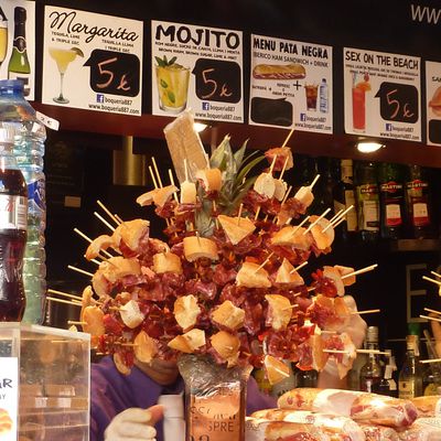 Du marché à l'assiette: initiation à la gastronomie catalane / Del mercado al plato: una iniciacion a la gastronomia catalana