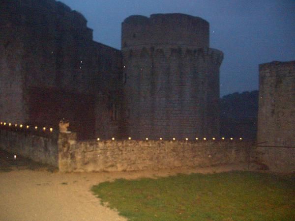 Impossible de mettre les photos dans l'ordre!!! Alors &agrave; vous de jouer pour reconstituer les &eacute;tapes... De la cr&eacute;ation des badges phosphr&eacute;scents, &agrave; l'installation du pique-nique sous la pluie, en passant par l'&eacute;clairage du ch&acirc;teau...<br />Merci &agrave; tous les intervenants!<br />Si vous avez des photos de la soir&eacute;e... vous pouvez nous les envoyer par <a href="mailto:christelle-loubriat@orange.fr">email</a> et nous les mettrons sur le blog!