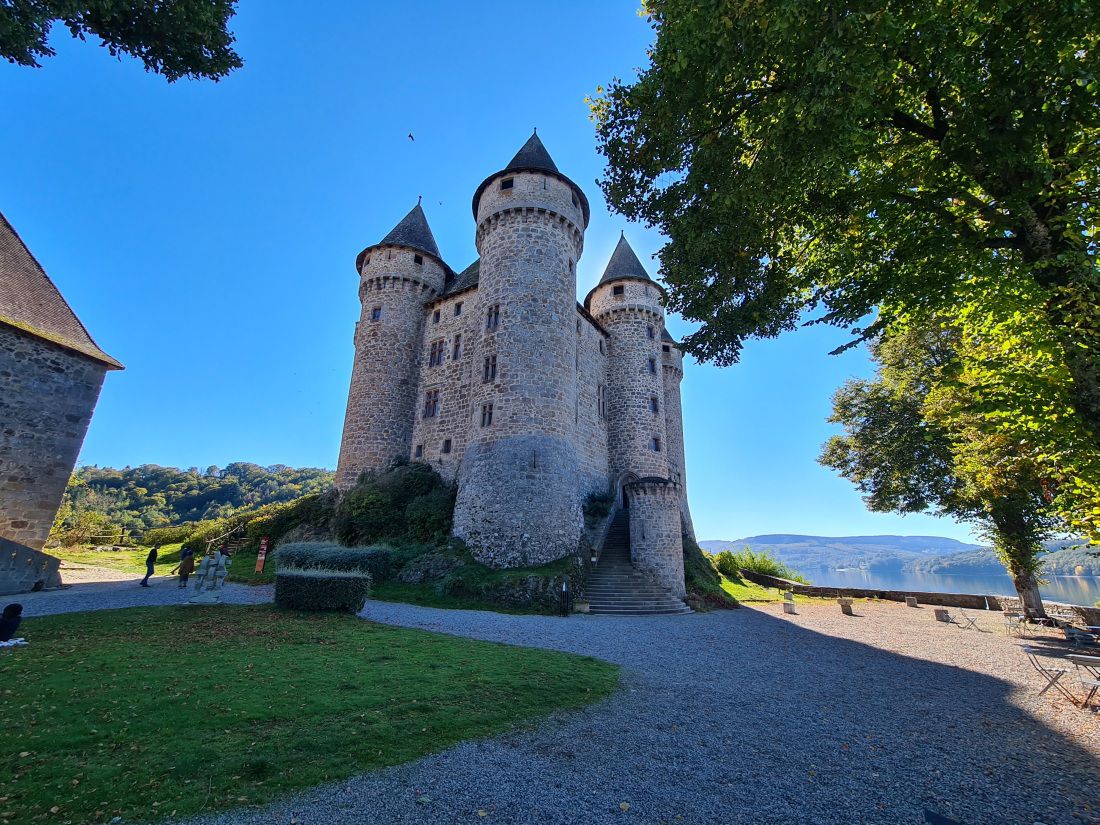 Un des monuments historiques les mieux conservés et les plus remarquables de la Haute-Auvergne