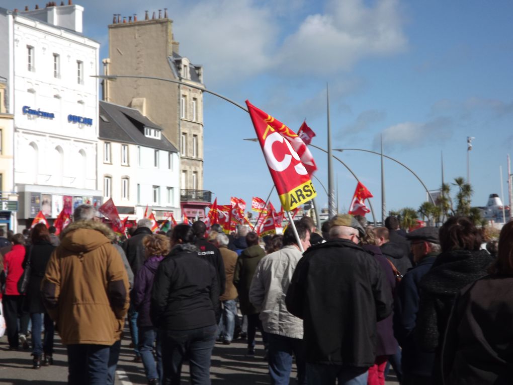 Manifestation unitaire pour l'emploi, les salaires, les retraites en refusant l'austérité et le pacte dit de compétitivité