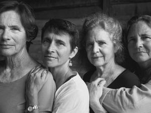 Quatre sœurs photographiées tous les ans pendant 40 ans