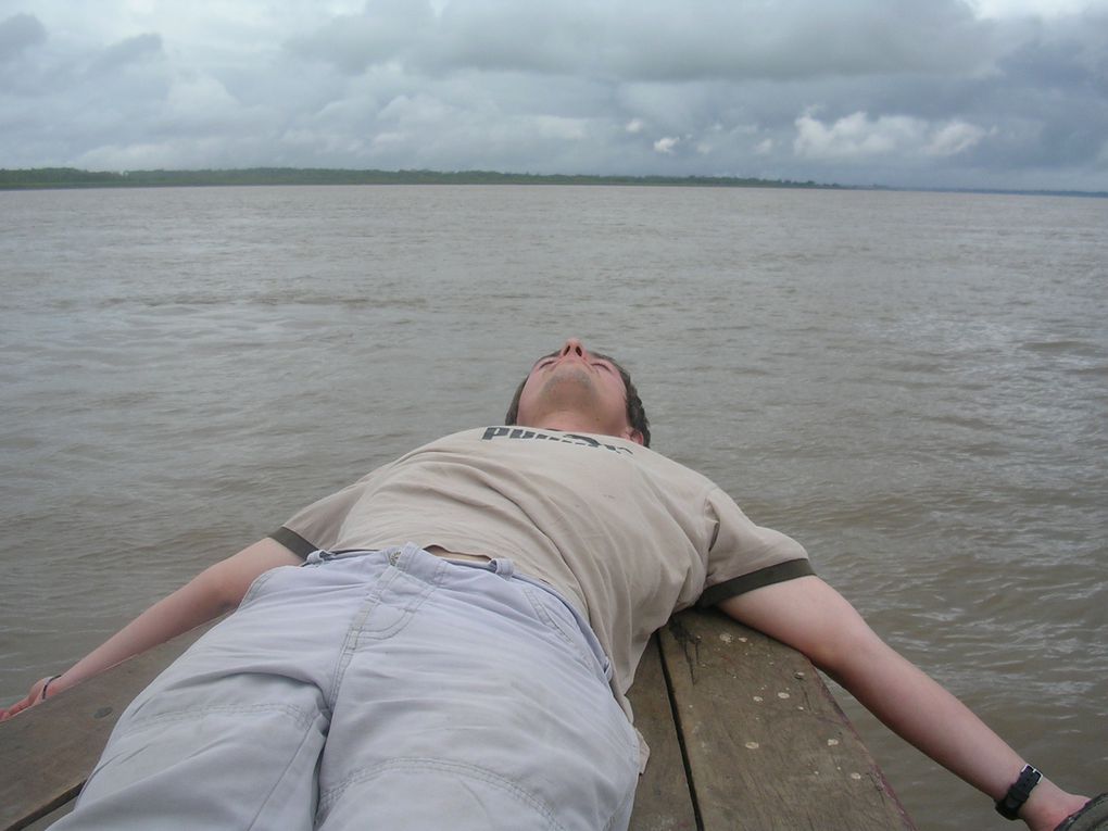 Mission en Amazonie sur le Rio Amazonas près de Tamshiyacu