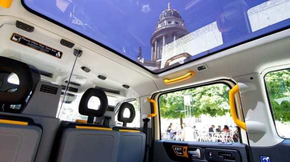 Le "Taxi Anglais" TX5 débarque à Berlin