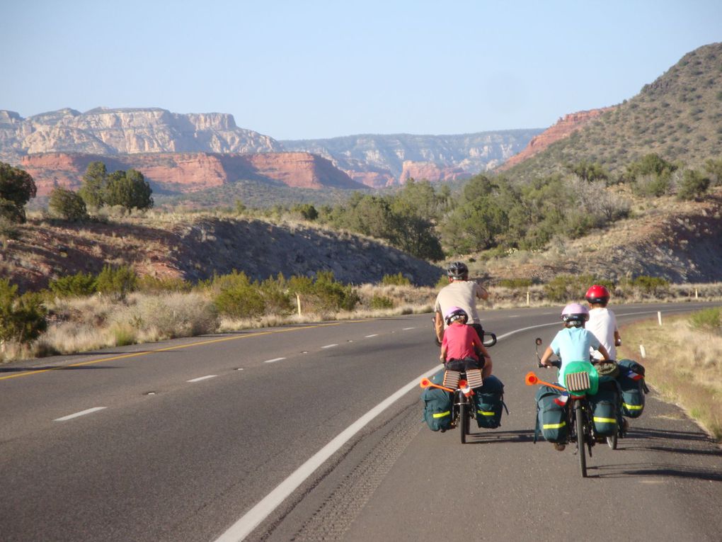 Voici en image notre periple entre Sedona avec ses falaises rougeoyantes et son canyon magnifiques, le Grand Canyon qui est ireel et epoustouflant puis Antilope Canyon qui est incroyable avec ses gorges etroites ou nous descendons ...