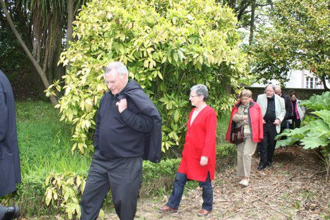 Voici un reportage photographique de la journée du 19 mai 2010 par Michèle Péron n 3 épisodes: La visite du musée de la Marine de Brest, le repas au restaurant Le Ruffé et la visite du jardin botanique de l'Hopital des Armées.