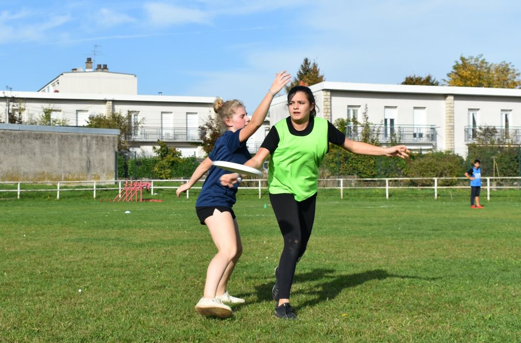 Les joueurs et joueuses de l'AS-IS en action !