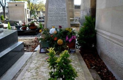 Le cénotaphe et la tombe de Charles Baudelaire