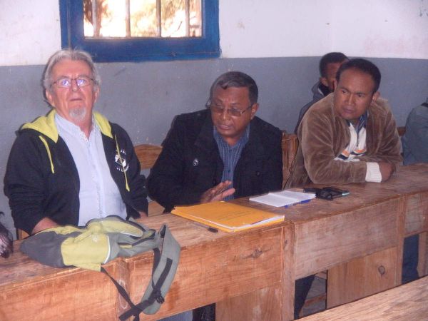 Le Pasteur HONORE, ANDRY, Le Président d'"E. et P.",Mmes Alexandra RAVELOMAMONJY et Marita GIUSTI, (RTM), Mr Roger RAKOTOARIJATO et Mr JAMES (FAMONJENA) I