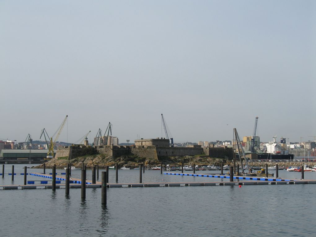 La Corogne (en galicien et officiellement A Coruña) est une ville de la communauté autonome de Galice (nord-ouest de l'Espagne) et la capitale de la province de La Corogne.