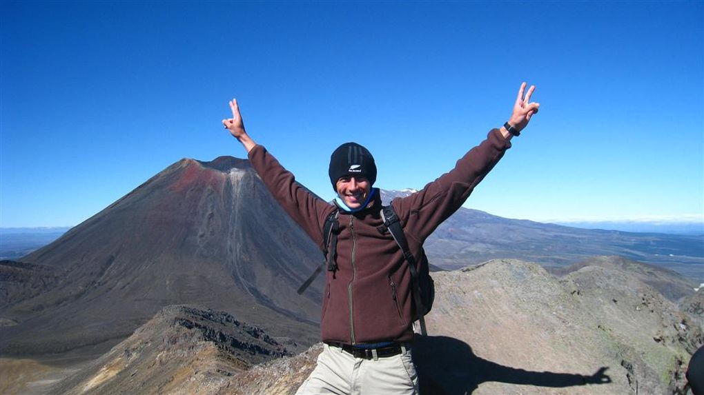 Volcan, terre rouge, odeur de souffre, lac bleu azur!!!

Rencontres de JeanJean de la Réunion et Marco l'italien...