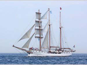 282 - Rencontres bateaux au fil de l'eau, 13ème, 2016 07 19  Photos © GeoMar, voiliers traditionnels, fêtes maritimes Douarnenez, DUNDES, LOTH LORIEN, LA GRANDE HERMINE, ETOILE et BELLE POULE, LA GRANVILLAISE, PENN DUICK III, AGNES, MARGUERITE, YOLES de NESS, STERENN de Lanester, LA GAZELLE DES SABLES, LILIAN, MARITE, KASKELOT, ZEPHIR, TELENN MOR, 